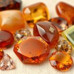 Borostyán ékszerek különböző árnyalataiban és méreteiben