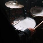 Roland dobok és ütőhangszerek játék közben