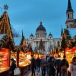 Budapesti adventi vásár karácsonyi díszítéssel és forgalommal