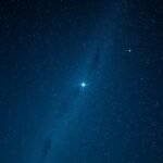 Fénylő csillag az éjszakai égbolton