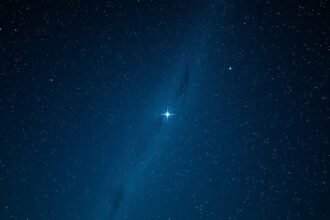 Fénylő csillag az éjszakai égbolton