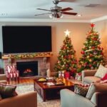 Karácsonyi filmesthez díszített otthoni nappali