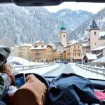 Téli autós kiruccanás gyönyörű hófedte tájban